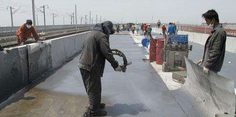 京滬高冬季噴涂聚脲防水施工技術(shù)(圖2) 聚脲噴涂機