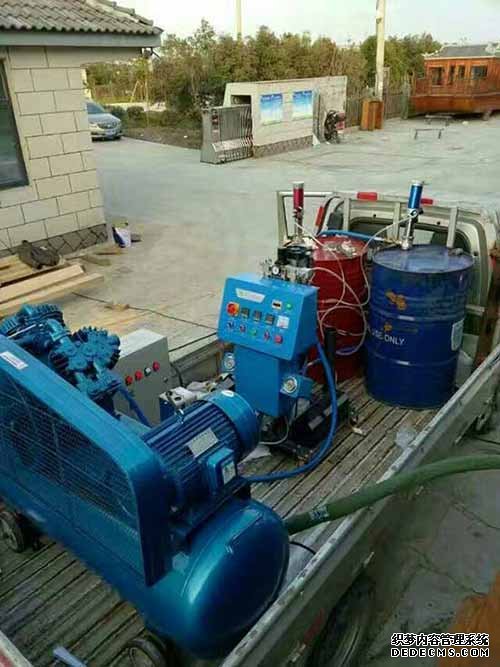 聚脲噴涂設備室外施工