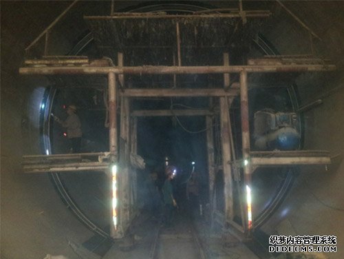 穿黃隧道工程聚脲防水施工