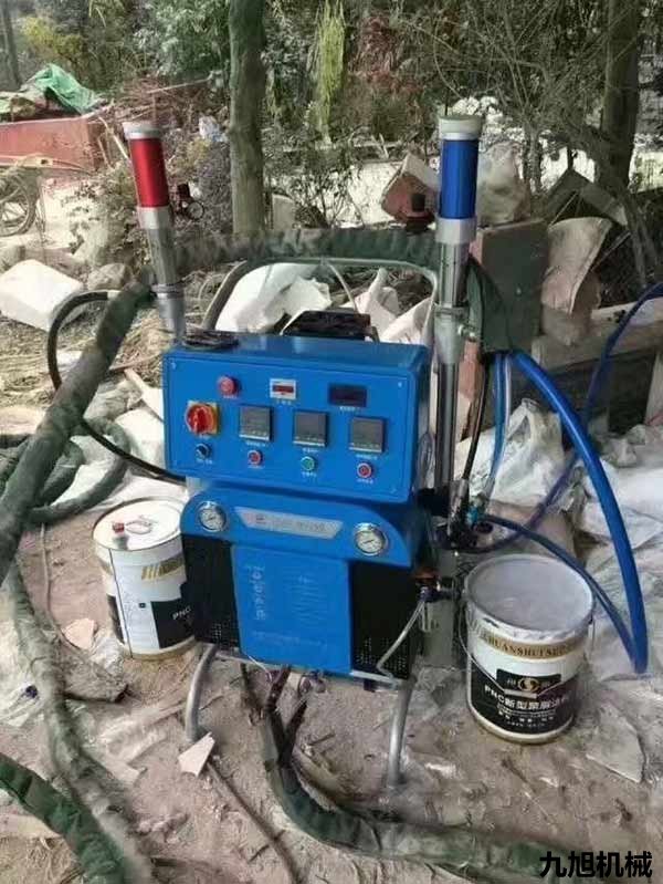 聚脲涂料用普通噴涂機行嗎?(圖1) Q5200型室外防水施工聚脲噴涂機