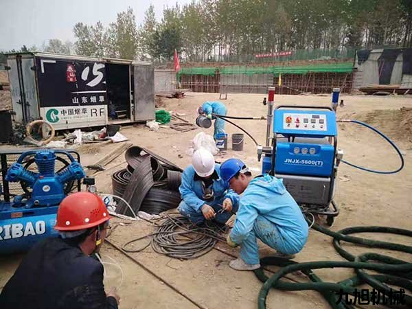 九旭機械JNJX-H5600(T)聚脲噴涂機安裝培訓