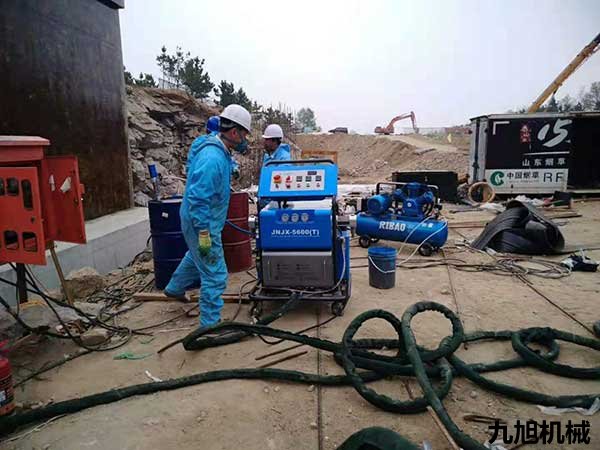 北京聚脲噴涂機JNJX-H5600(T)維護培訓