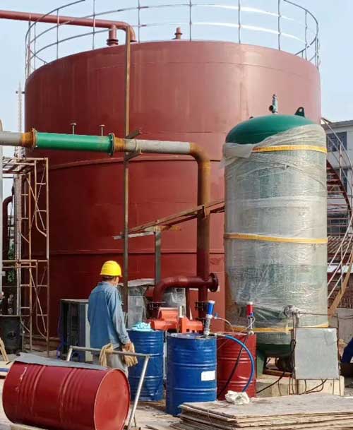 儲(chǔ)罐防腐常用材料聚脲現(xiàn)場噴涂